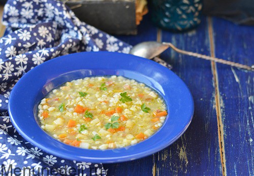 Перловый суп с кореньями и копченой грудинкой