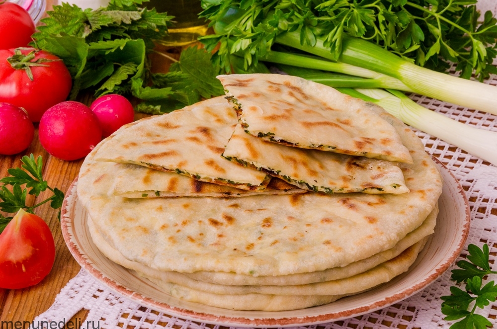 Рецепт лепешек с адыгейским сыром и крапивой | Меню недели