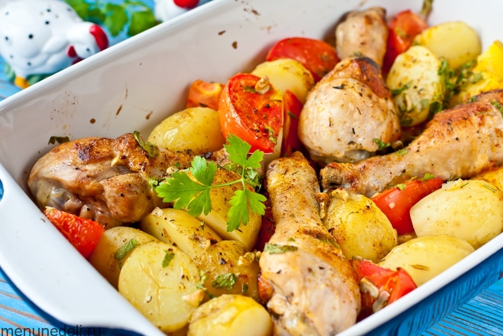 Рецепт куриных голеней с картофелем и томатами | Меню недели