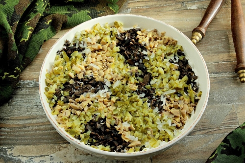 Мужской салат с языком и маринованными овощами