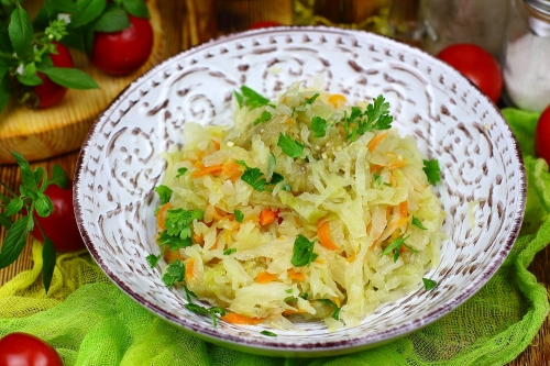 Капуста, тушенная с баклажанами: рецепт с фото пошагово | Меню недели