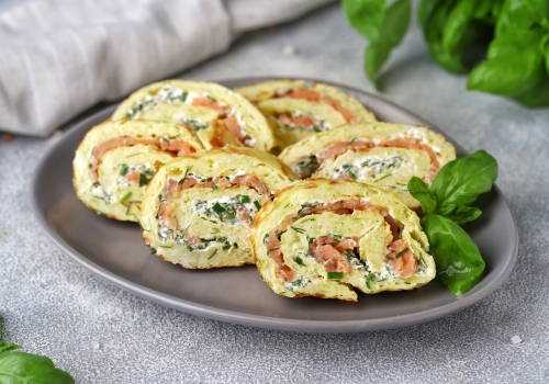 Рулет из кабачков со сливочным сыром и семгой: пошаговый рецепт с фото | Меню недели