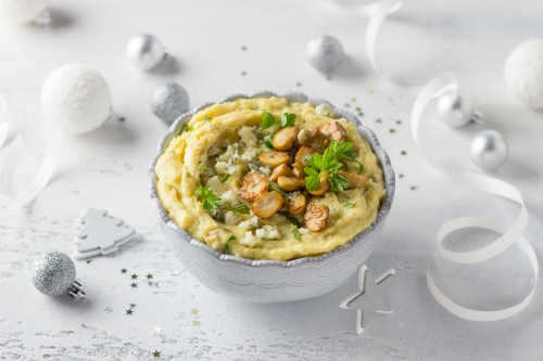 Картофельное пюре с грибами и голубым сыром на Новый год | Меню недели