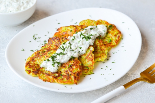 Драники из кабачков: рецепт на сковороде самый вкусный | Меню недели