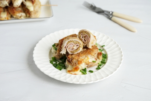Мясные рулетики из свинины с начинкой в духовке | Меню недели