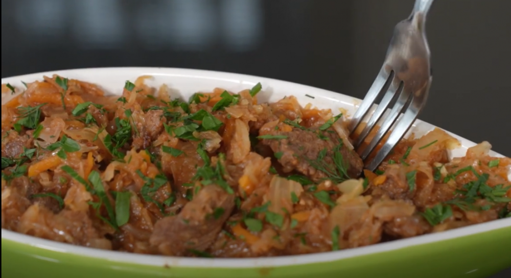 Бигус в мультиварке: рецепт с мясом из свежей капусты | Меню недели