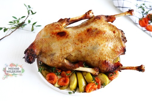 Запечённый гусь в духовке целиком с хрустящей корочкой: рецепт с видео и фото пошагово | Меню недели
